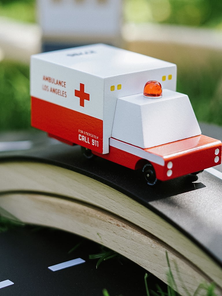 Holzfigugen für Kidner - Holzsppielzeug candylab autos, mit autos spielen, draußen spielen, outdoor, holzautos