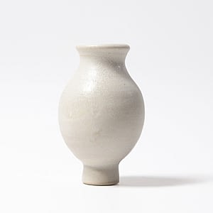 weiße Vase aus Keramik für Geburtstagsring, Geburtstagsspirale, Jahreszeitentisch