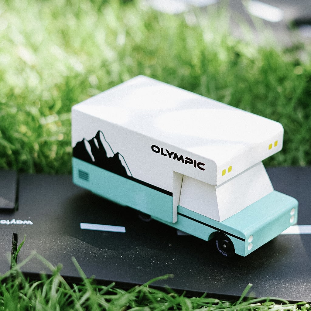 Holzfigugen für Kidner - Holzsppielzeug candylab autos, mit autos spielen, draußen spielen, outdoor, holzautos