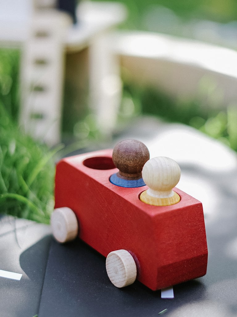 Holzfigugen für Kidner - Holzsppielzeug Mit Holzfiguren draußen spielen, grapat, holzspielzeug, Natur,
